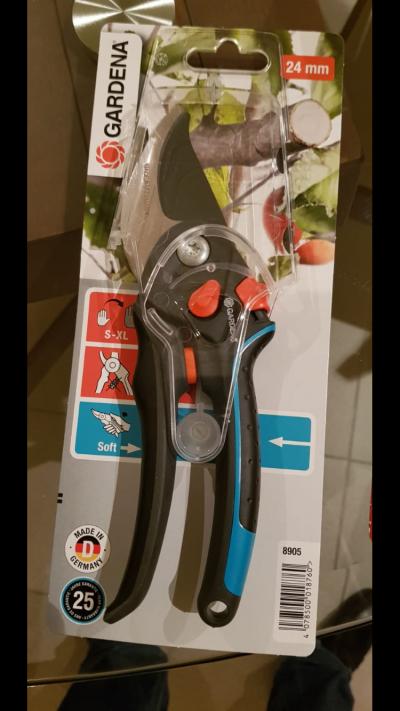 pruning-scissors